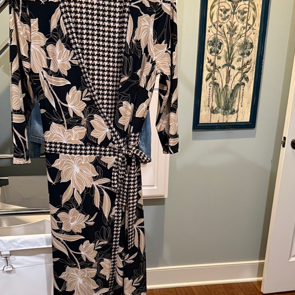 White House Black Market Black and Cream Long Sleeve Dress